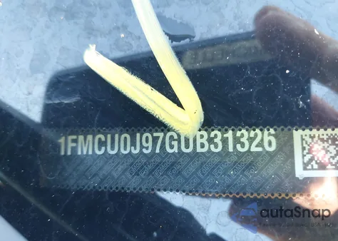 2016 Ford Escape Titanium z USA, uszkodzony, nr VIN 1FMCU0J97GUB31326